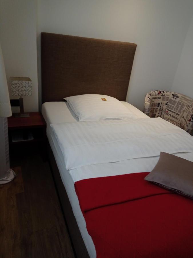 Alte Redaktion 3*
